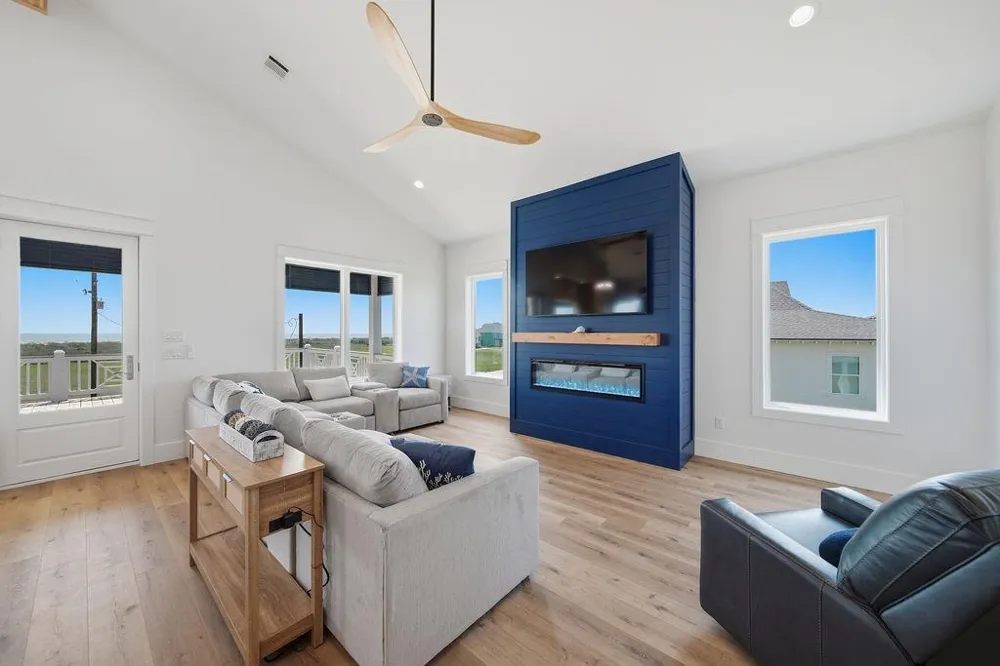 4411 Strand Avenue Crystal Beach, TX 77650