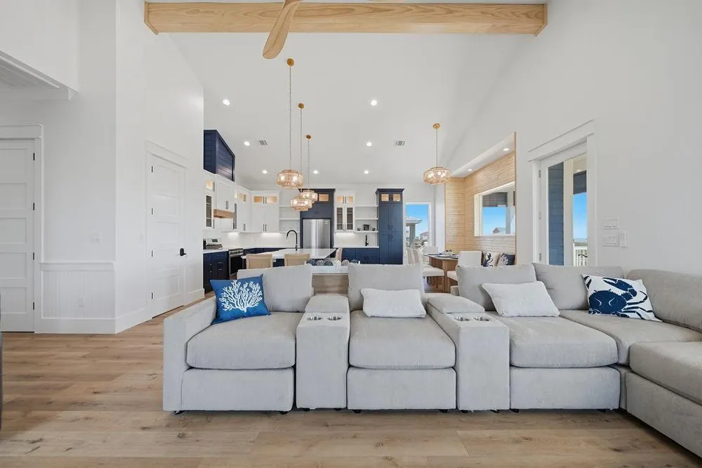 4411 Strand Avenue Crystal Beach, TX 77650