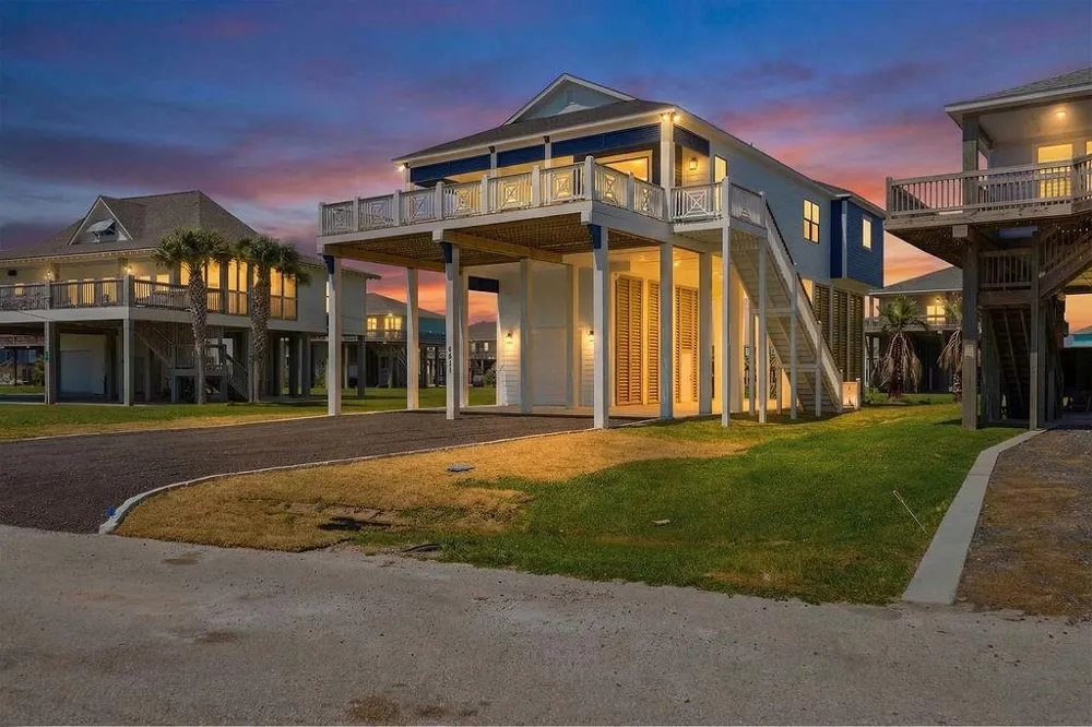 4411 Strand Avenue Crystal Beach, TX 77650