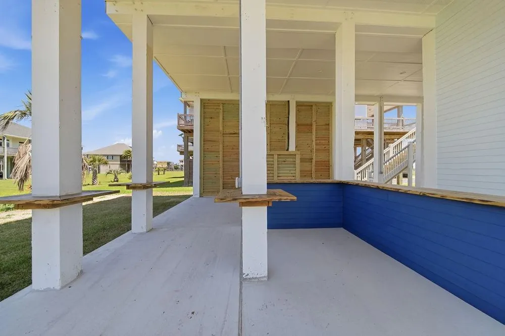 4411 Strand Avenue Crystal Beach, TX 77650
