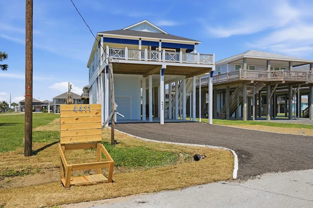 4411 Strand Avenue Crystal Beach, TX 77650