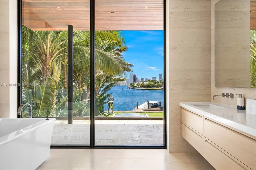 126 W San Marino Dr Miami Beach, FL 33139