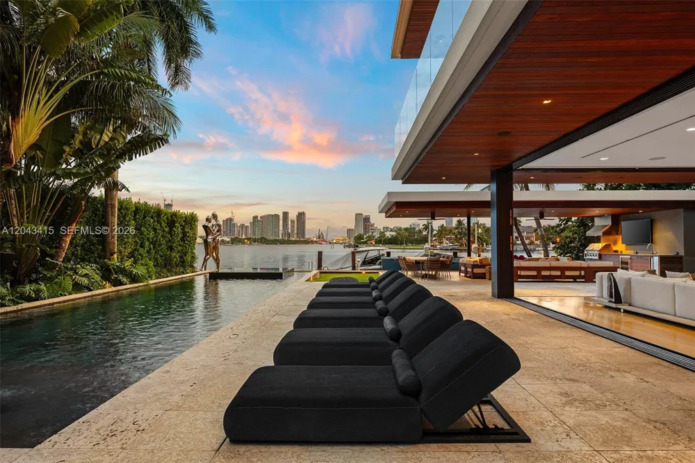 126 W San Marino Dr Miami Beach, FL 33139