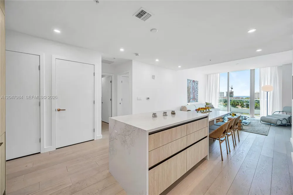 9201 E Bay Harbour Drive #PH809 Bay Harbor Islands, FL 33154