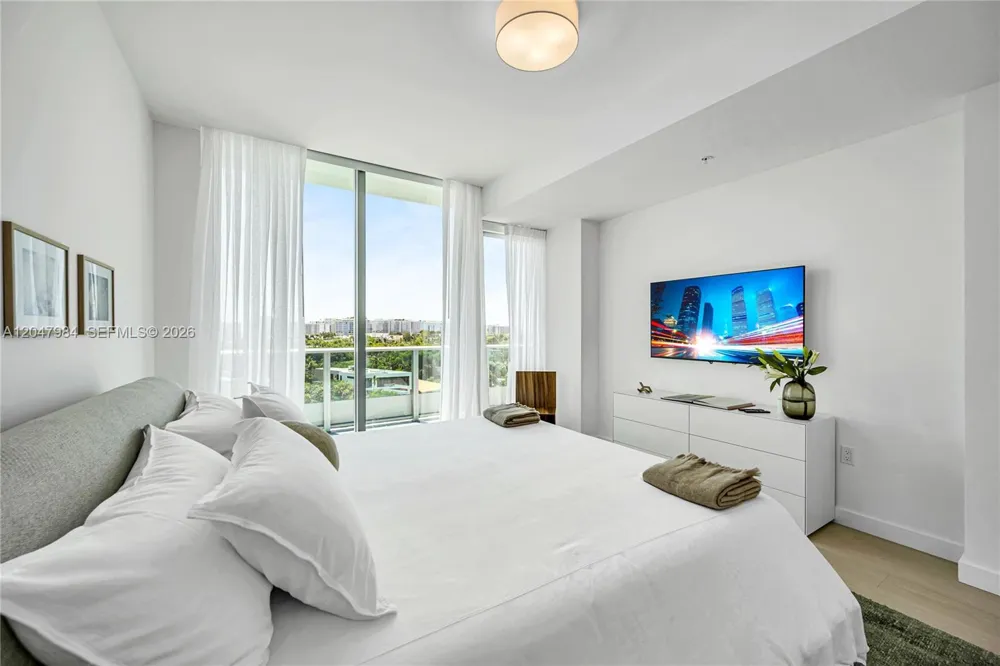 9201 E Bay Harbour Drive #PH809 Bay Harbor Islands, FL 33154
