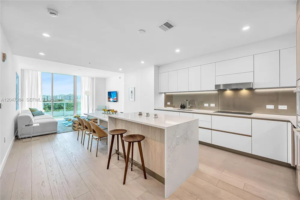 9201 E Bay Harbour Drive #PH809 Bay Harbor Islands, FL 33154