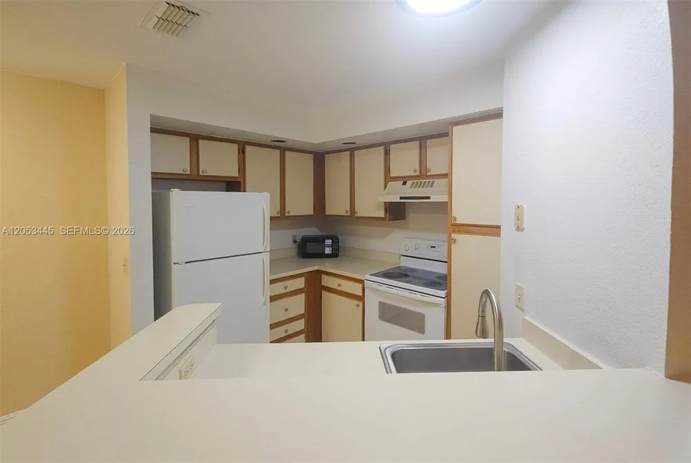 3310 Pinewalk Dr N #1825 Margate, FL 33063