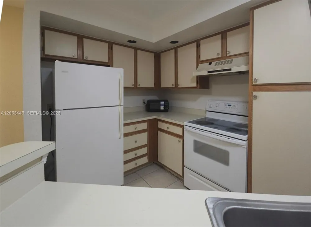 3310 Pinewalk Dr N #1825 Margate, FL 33063