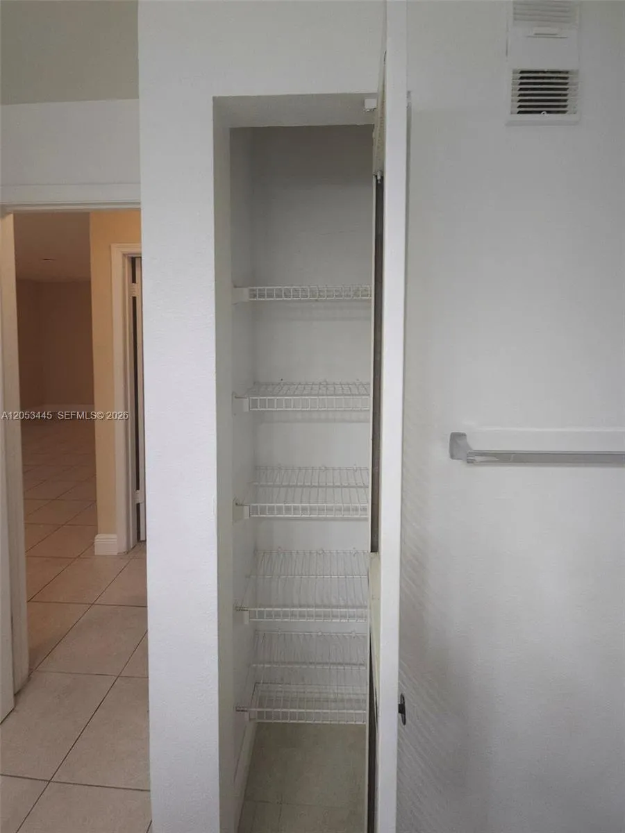 3310 Pinewalk Dr N #1825 Margate, FL 33063