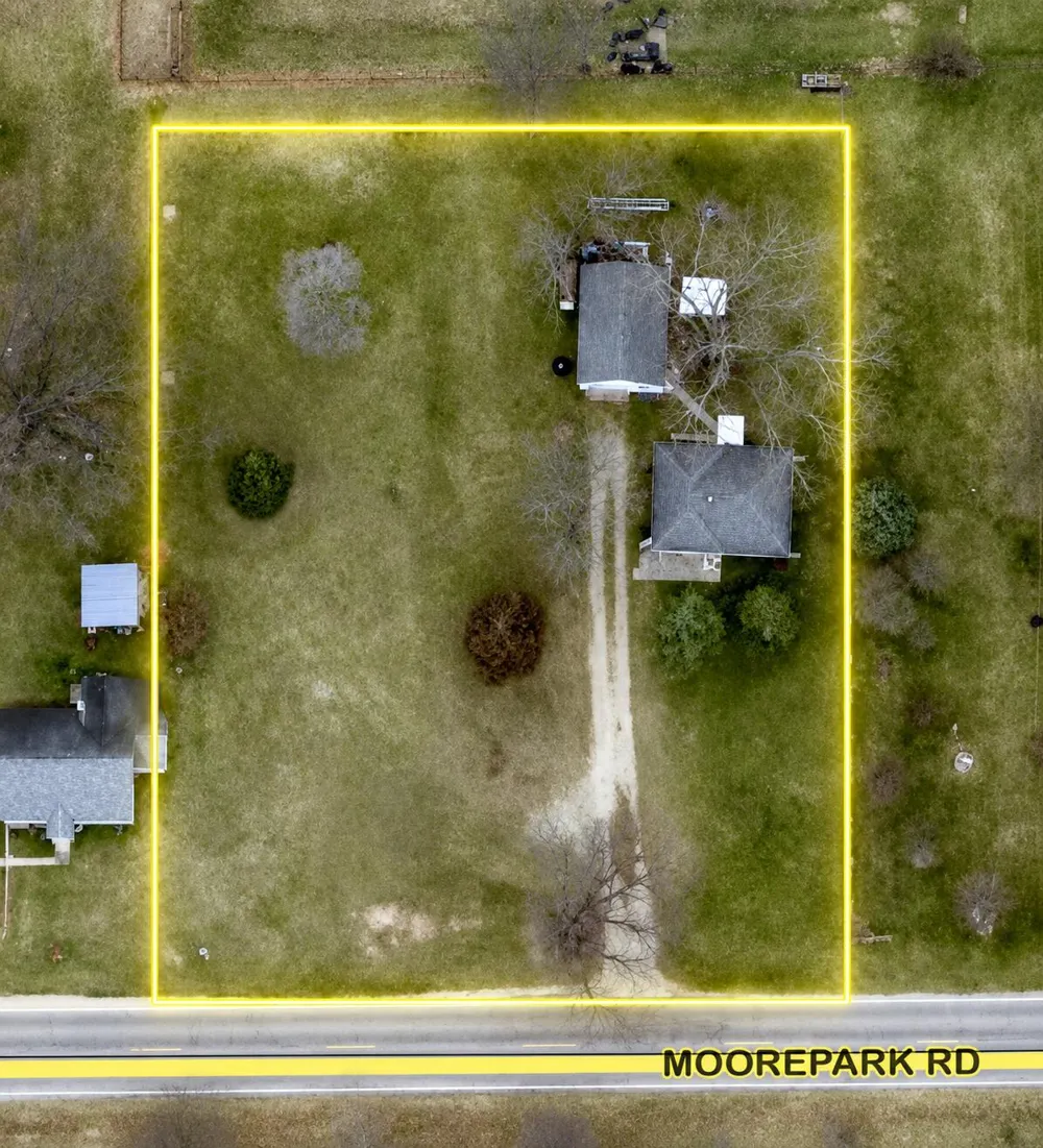 16812 Moorepark Road Three Rivers, MI 49093