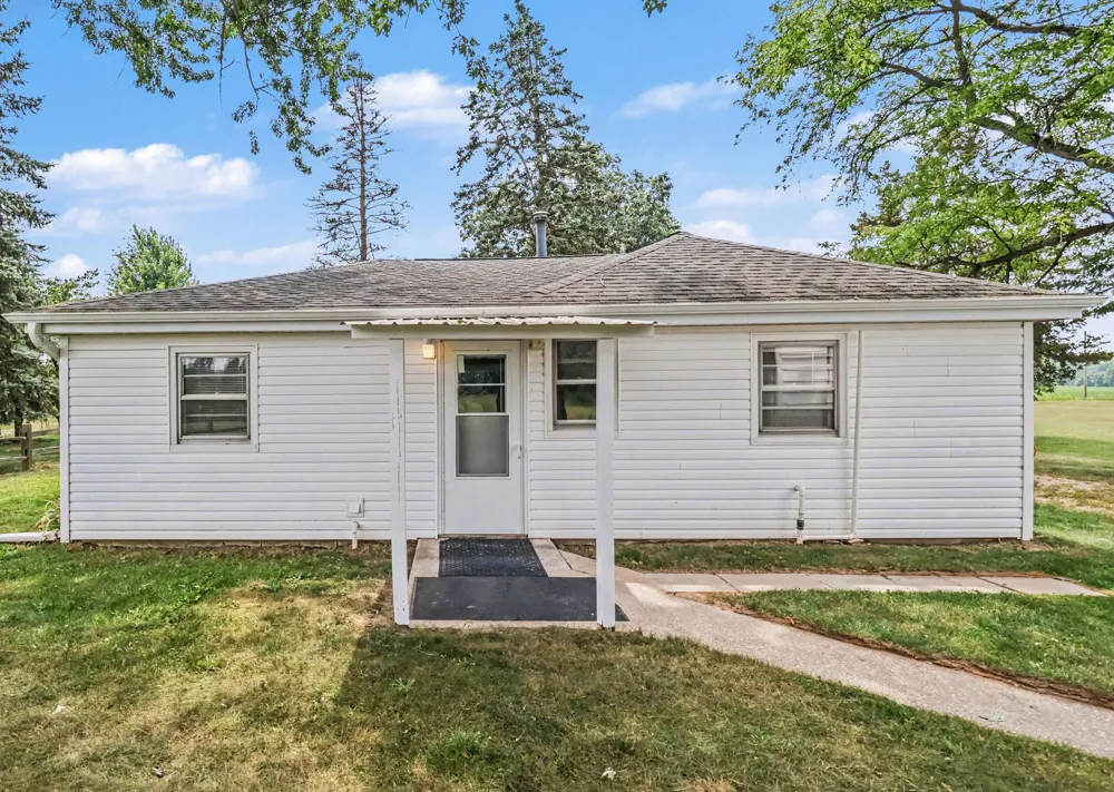 16812 Moorepark Road Three Rivers, MI 49093