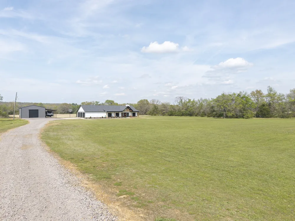 3107 E McKenzie Avenue Pocola, OK 74902