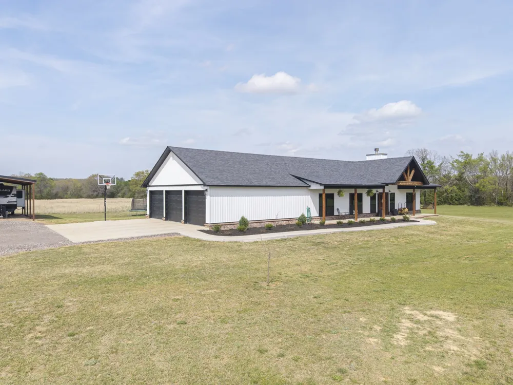 3107 E McKenzie Avenue Pocola, OK 74902