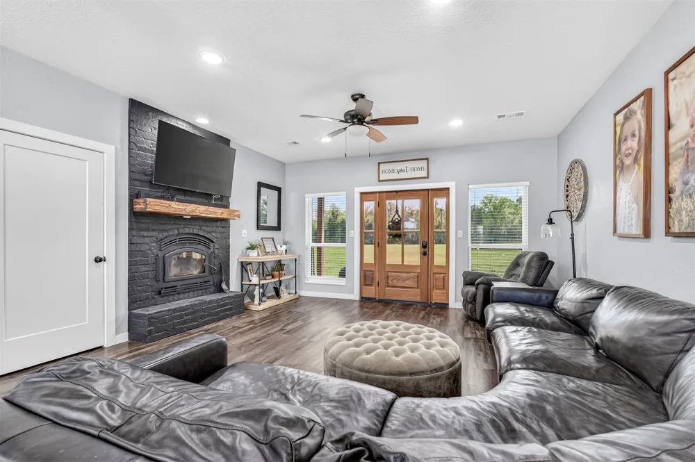 3107 E McKenzie Avenue Pocola, OK 74902