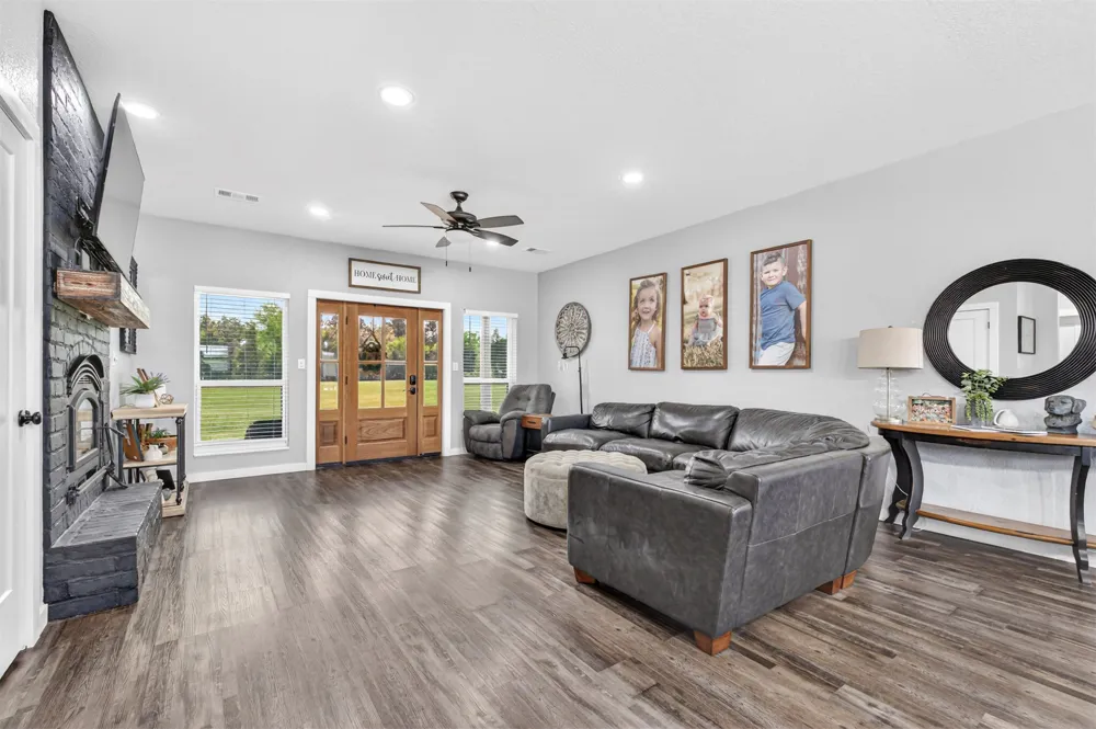 3107 E McKenzie Avenue Pocola, OK 74902