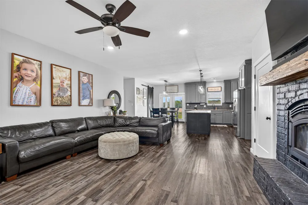 3107 E McKenzie Avenue Pocola, OK 74902