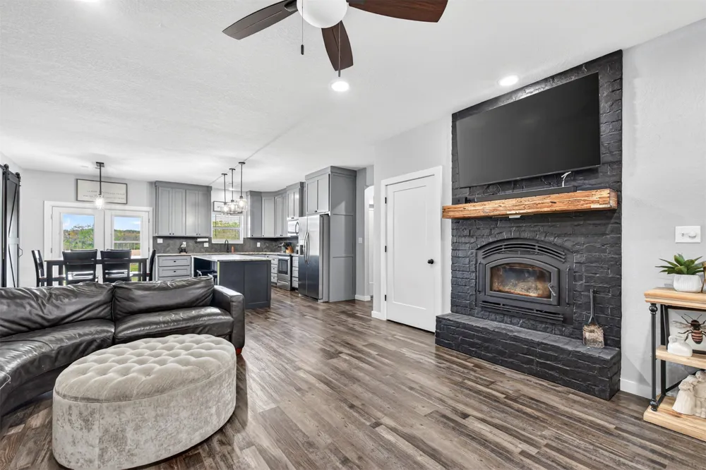 3107 E McKenzie Avenue Pocola, OK 74902