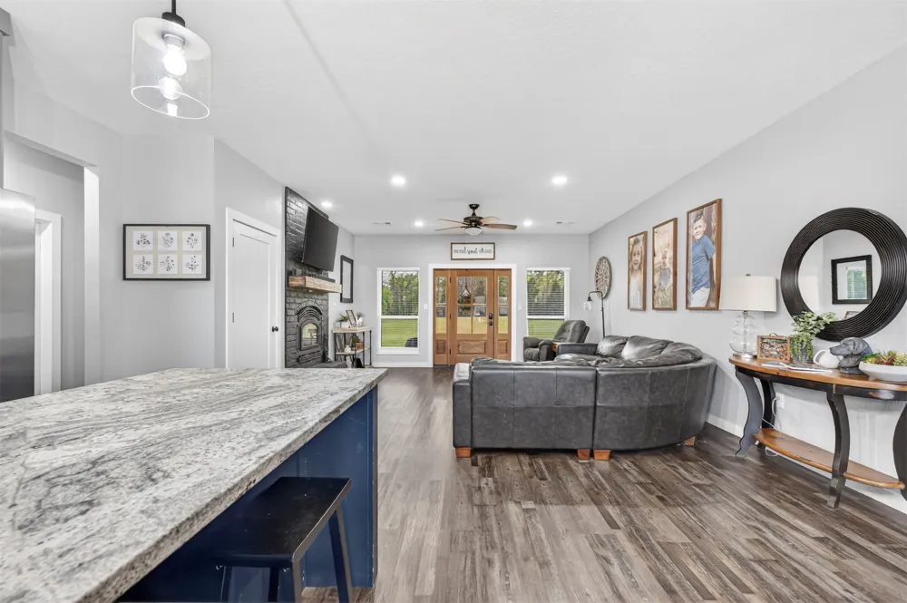 3107 E McKenzie Avenue Pocola, OK 74902