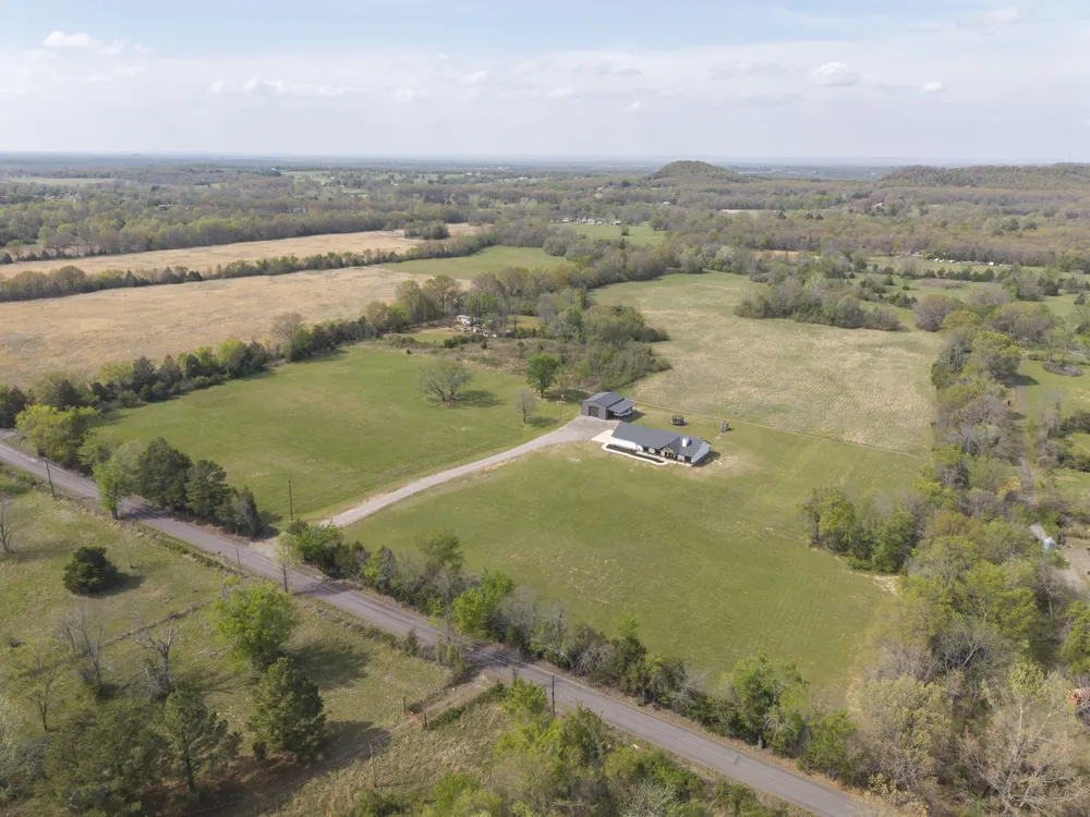 3107 E McKenzie Avenue Pocola, OK 74902
