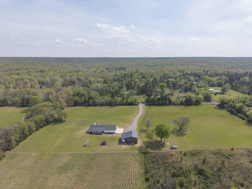 3107 E McKenzie Avenue Pocola, OK 74902