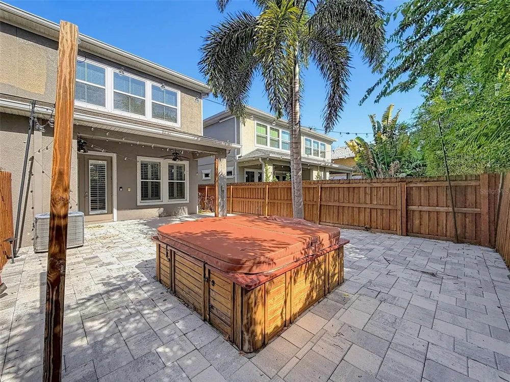 112 S BUNGALOW PARK AVENUE #1 Tampa, FL 33609
