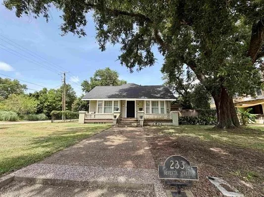 233 7th Street Beaumont, TX 77702