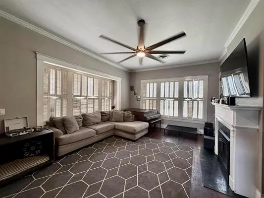 233 7th Street Beaumont, TX 77702