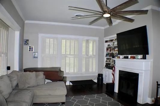 233 7th Street Beaumont, TX 77702
