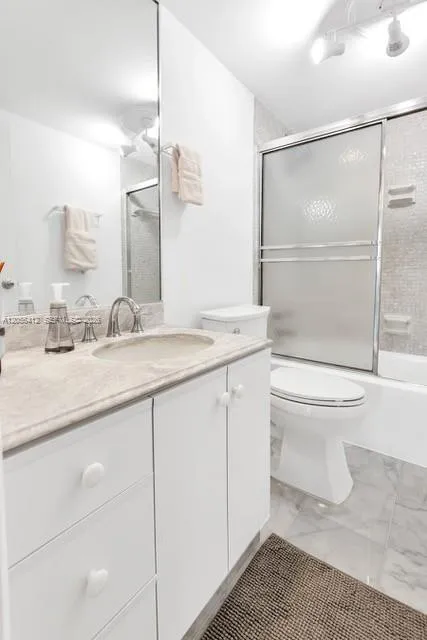 10101 E Bay Harbor Dr #504 Bay Harbor Islands, FL 33154
