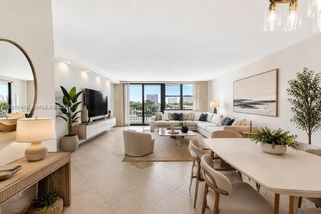 10101 E Bay Harbor Dr #504 Bay Harbor Islands, FL 33154