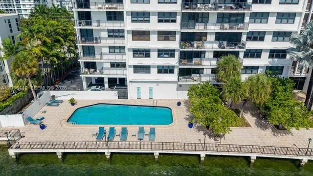 10101 E Bay Harbor Dr #504 Bay Harbor Islands, FL 33154