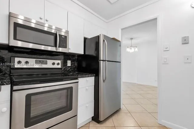 10101 E Bay Harbor Dr #504 Bay Harbor Islands, FL 33154
