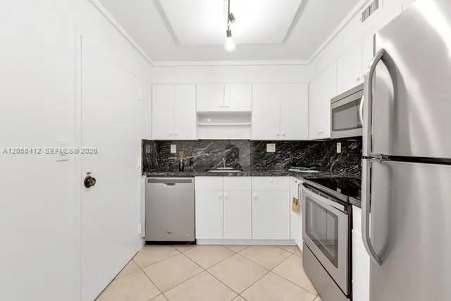 10101 E Bay Harbor Dr #504 Bay Harbor Islands, FL 33154