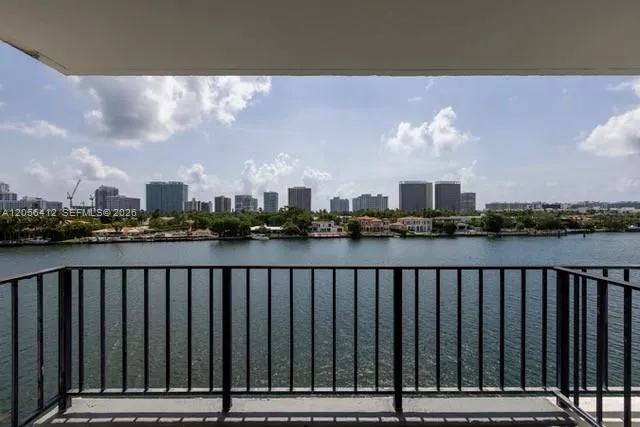 10101 E Bay Harbor Dr #504 Bay Harbor Islands, FL 33154