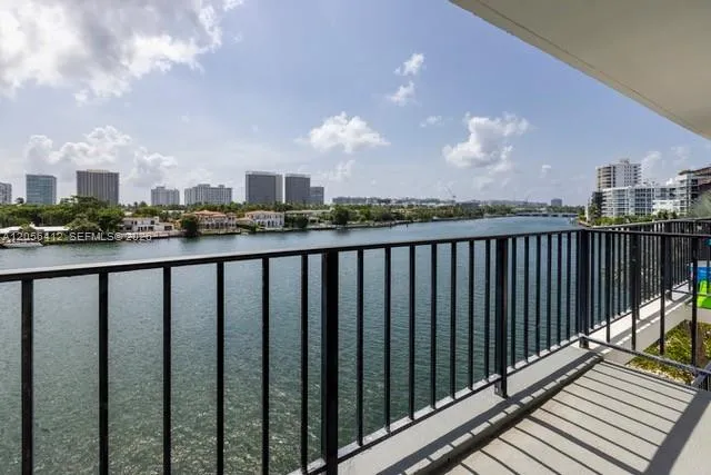 10101 E Bay Harbor Dr #504 Bay Harbor Islands, FL 33154