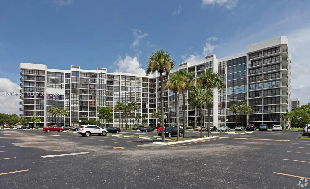 800 Parkview Dr #410 Hallandale Beach, FL 33009