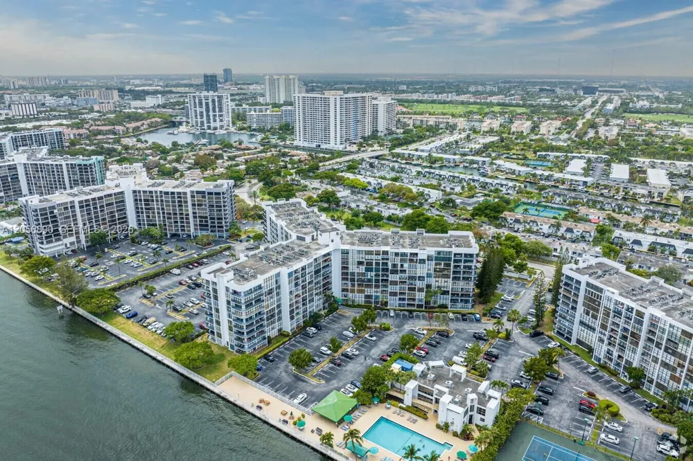 800 Parkview Dr #410 Hallandale Beach, FL 33009