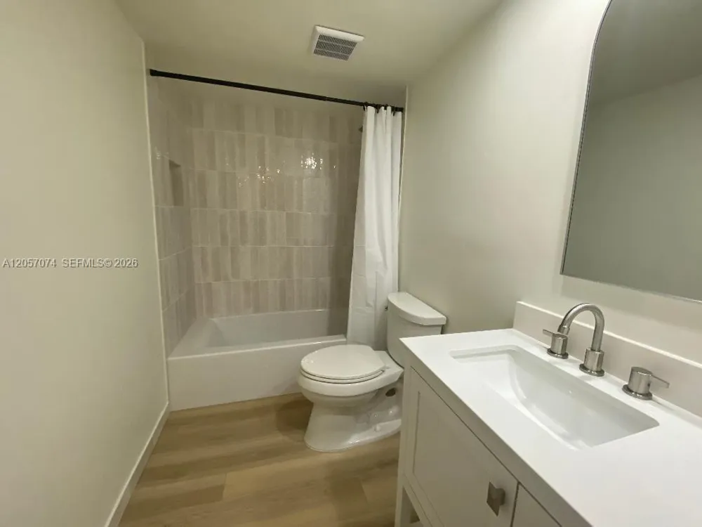 401 SE 3rd St #405 Dania Beach, FL 33004