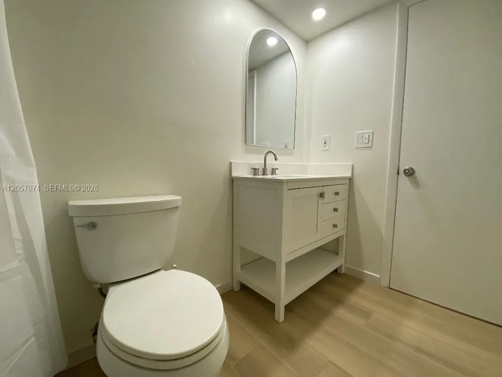 401 SE 3rd St #405 Dania Beach, FL 33004