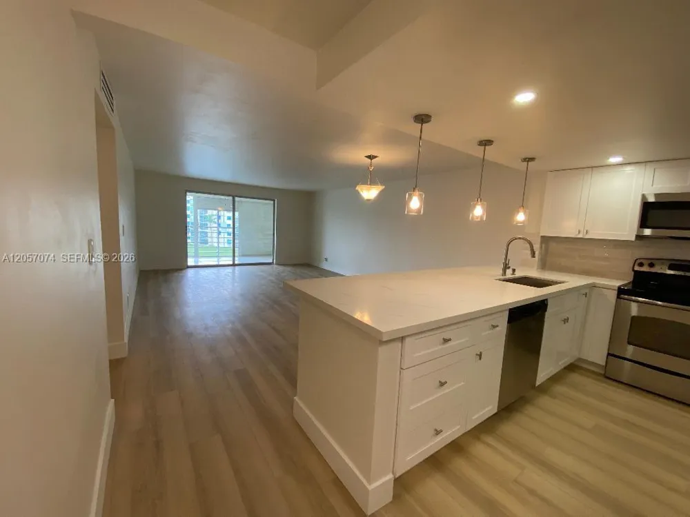 401 SE 3rd St #405 Dania Beach, FL 33004