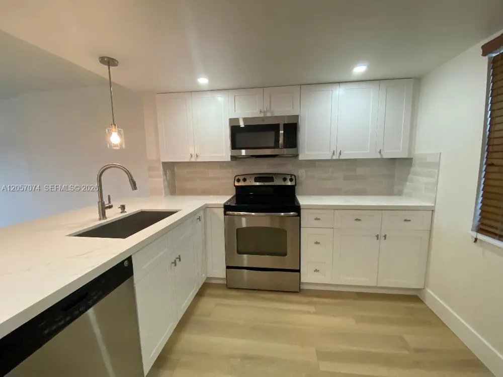 401 SE 3rd St #405 Dania Beach, FL 33004