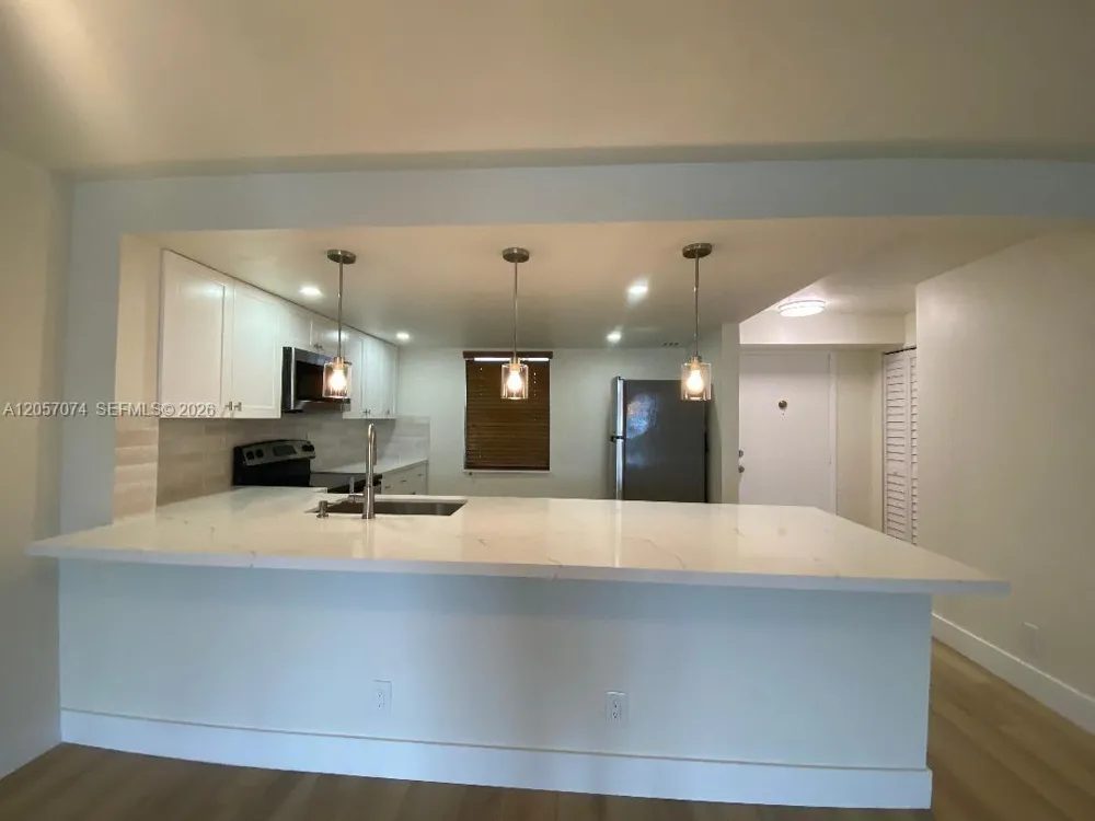 401 SE 3rd St #405 Dania Beach, FL 33004