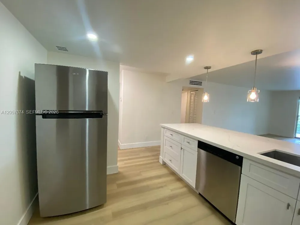 401 SE 3rd St #405 Dania Beach, FL 33004