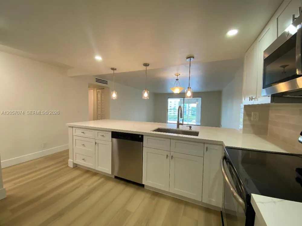 401 SE 3rd St #405 Dania Beach, FL 33004