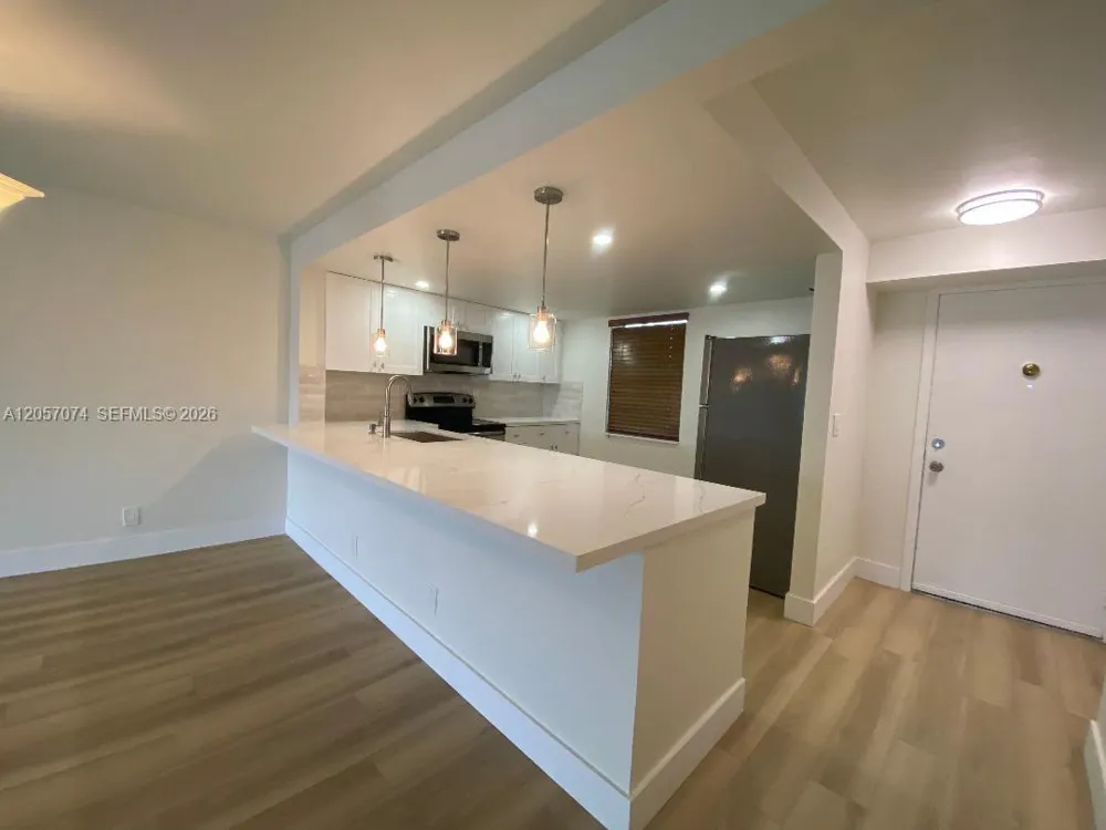 401 SE 3rd St #405 Dania Beach, FL 33004