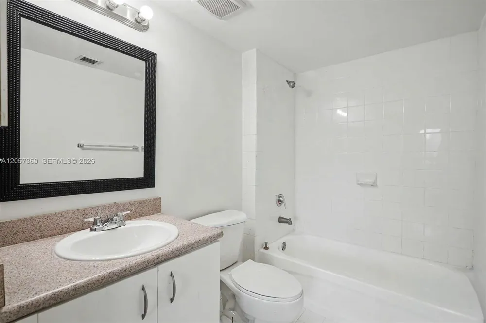 816 NW 11th St #402 Miami, FL 33136