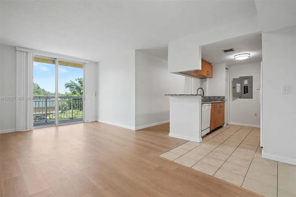 816 NW 11th St #402 Miami, FL 33136