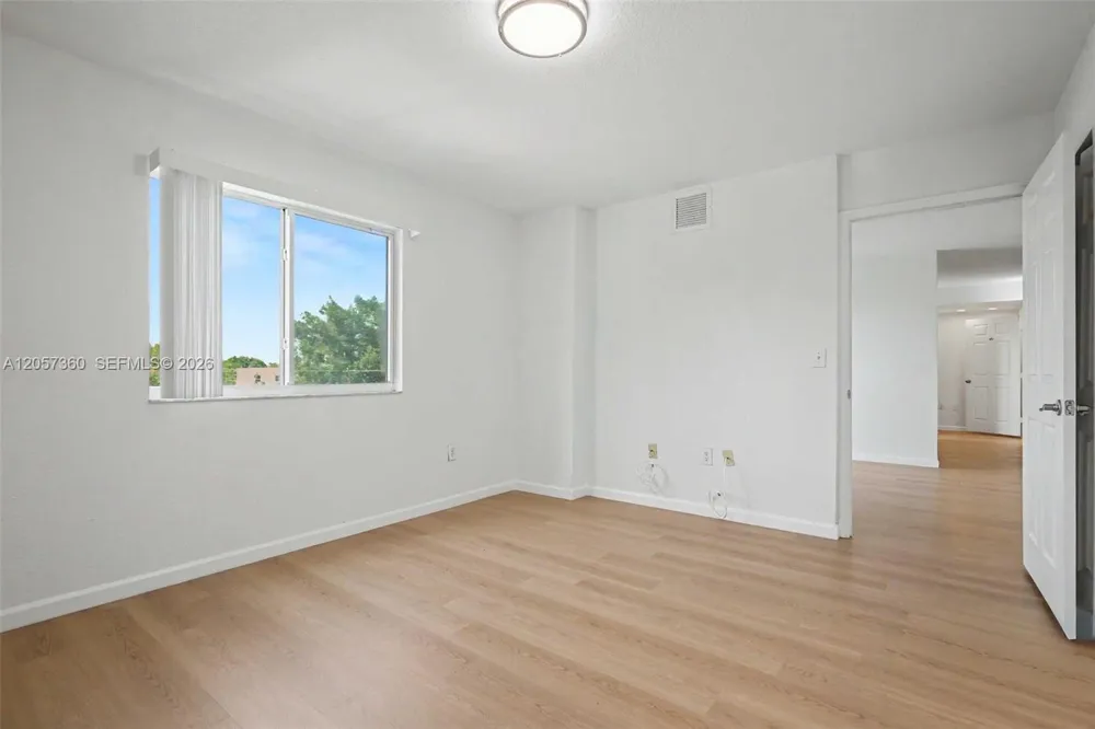 816 NW 11th St #402 Miami, FL 33136