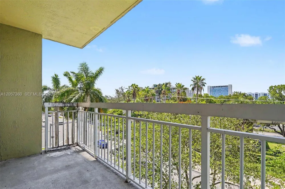 816 NW 11th St #402 Miami, FL 33136