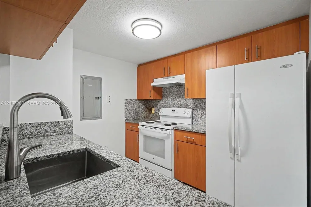 816 NW 11th St #402 Miami, FL 33136